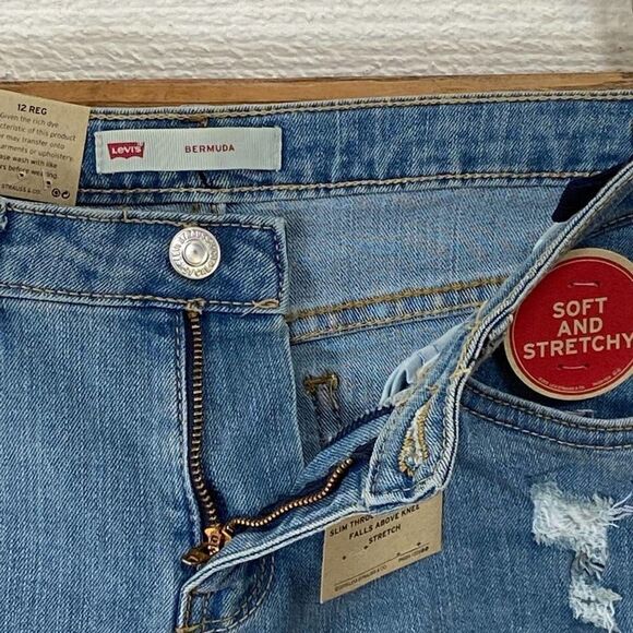 $59 Levi’s Jean Bermuda Shorts Distressed  12R NWT - Picture 3 of 6